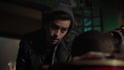 RD-Caps-3x17-The-Raid-41-Jughead