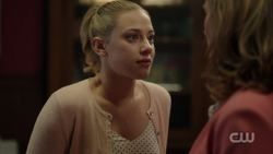 Season 1 Episode 4 The Last Picture Show Betty threatening Alice