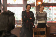 RD-Promo-4x16-The-Locked-Room-12-Betty-Jughead-Joan-Stonewall.jpg (348 KB)