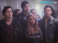 RD-Promo-2x10-The-Blackboard-Jungle-22-Jughead-Toni-Sweet-Pea-Fangs-Fogarty