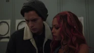 RD-Caps-2x20-Shadow-of-a-Doubt-62-Jughead-Toni.jpg (103 KB)