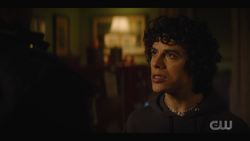 KK-Caps-1x11-Who-Can-I-Turn-To-14-Jorge