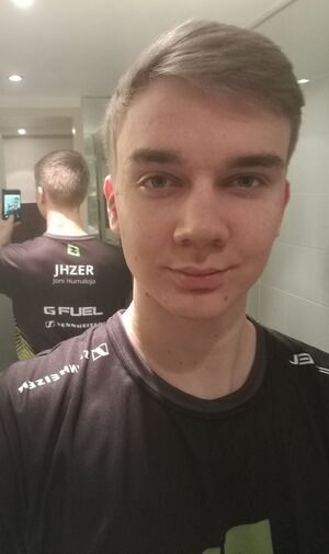 JHZER-F3-Selfie.jpg