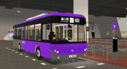 由於此線客量不高，紫荊巴士或會派單層巴士行走此線，圖中用車WT3550在布達里站上客