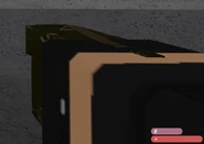 Сумка с патронами в руках