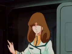 Lisa arrived on the bridge. (Macross Saga: "Boobytrap")