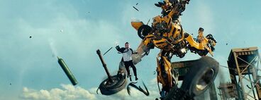 Dotm-sam&bumblebee-ahhh!-1-.jpg