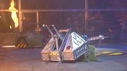 Derek!'s lifter digs into the arena floor as Dominator gets underneath it