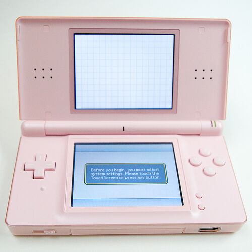 Nintendo DSi XL, Nintendo DS Wiki