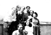 1946: the members of the Surrealist group and their girlfriends (Photo: gellunaum
