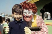 Willard Scott as Ronald McDonald with fan