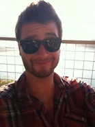 Mileslunasunglasses.jpg (20 KB) Miles in Shades