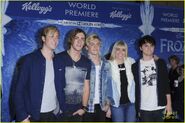 R5 at Frozen premiere (2)