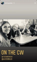 RoswellS2BTSCast21.jpg (96 KB) Shiri Appleby, Jeanine Mason, and Lily Cowles