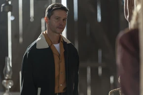 Tripp Manes Connects with Nora. Portrayed by Jason Behr