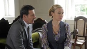 Caroline und Gunter erfahren entsetzt, dass Konstantin sein Gut an das Land Schleswig-Holstein verschenken will.