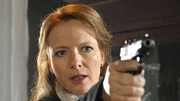 Alexandra schießt auf Charlotte
