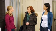 Caroline bekommt den Eindruck, dass Johanna Dinge über ihre Mutter weiß, die ihr ihr Vater verheimlicht.
