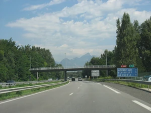 Début de l'A480 à la suite de l'A51.