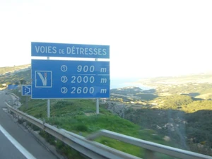 Présignalisation des 3 voies de détresse