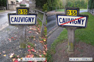 Poteaux Michelin de l'entrée et de la sortie est de Cauvigny sur la D55.