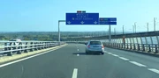 L'A432 dans la descente vers la vallée du Rhône