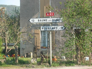 Panneau "oublié" entre Baume-les-Dames et Novillars © Lloyd_cf