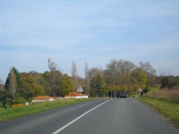 La D129 à la sortie de Chez Mervaud