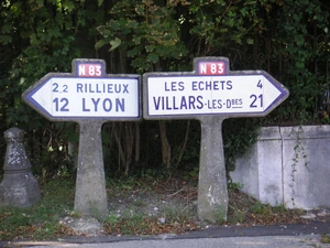 Panneaux Michelin vers Lyon (déposés depuis par le Conseil Départemental du Rhône) © Salmson69