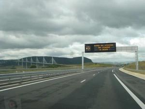 En arrivant au viaduc de Millau