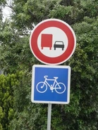 Panneau B3a actuel en place à Istres (13) couplé à un panneau C113. © Biscott