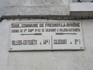 Plaque de cocher sur la D32 à Fresnoy-la-Rivière.