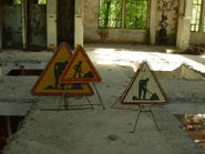 Trois panneaux de type AK5 de trois époques différentes. © Jujuinconnu