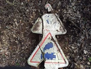 Panneau Michelin double au sol..jpg (318 kio) Panneau Michelin double avec logo type A8. © Conservatoire Indépendant des Equipements Routiers Européens