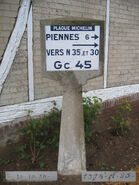 Poteau Michelin sur la D45 au Ployron.
