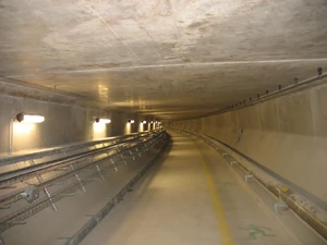 Second tube, servant de galerie de sécurité.