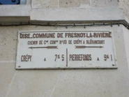 Plaque de cocher sur l'ancien GC33 à Fresnoy-la-Rivière.