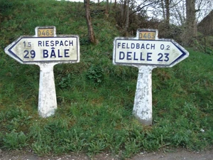 Exemple de panneaux Michelin qui jalonnaient la partie sundgauvienne de la RN463  © Polo & Lloyd_cf.