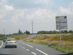 Sortie pour la D87 au sud de Doué-la-Fontaine, en direction de Saumur