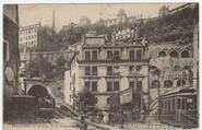 Station Vieux-Lyon dans les années 1910. A gauche le funiculaire de St-Just, à droite celui de Fourvière. © Archives Municipales de Lyon. Cote 4fi4253