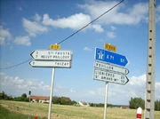 Panneaux de direction en place sur l'ex-RN725 près d'Ablenay (36)