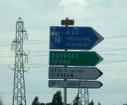 Panneaux sur l'ex-RN20E, actuelle D920, rocade de Châteauroux (36)