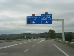 Echangeur avec l'A42 et fin provisoire de l'A432.