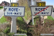 Poteau double d'entrée et de sortie à Roye-sur-Matz.