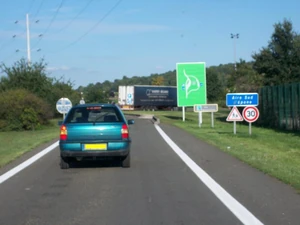 Aire d'Epone Sud, sens Caen-Paris.