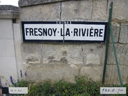 Plaque d'entrée Michelin sur la D32 à Fresnoy-la-Rivière.