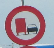 Panneau interdisant le doublement aux poids-lourds. © Benjamin