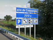 Panneau D46a avec panneau d'indication expérimental en place sur l'A79. © Google Streetview