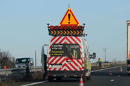Chevrons lumineux KR44 défilants sur un véhicule de la Sanef, sur l'A4. © Hugom 08