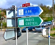 Panneaux d'accès à la RN286 "oubliés" à Buc